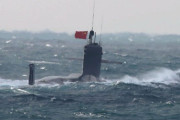 日本の接続水域内で潜航し航行する潜水艦を確認、中国海軍の潜水艦か…護衛艦などが警戒！