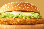 【悲報】チキンクリスプ、消滅 代わりに「マックチキン」が登場　Twitterでは「チキチーのチーズ抜き」などの批判相次ぐ