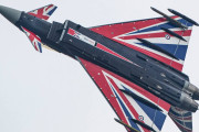 英空軍、ド派手なユニオンフラッグ塗装を施したタイフーンを公開