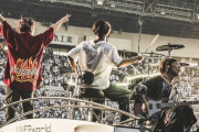 【悲報】UVERworld、ライブの座席が女性差別仕様で炎上ｗｗｗｗｗｗ