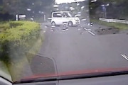【長崎】撮影車は止まれたのに後続車が追い越し衝突。過失割合が気になる事故のドラレコ。