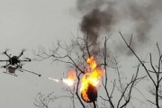 【画像】中国のドローン、火炎放射器実装でハチの巣を駆除ｗｗｗｗｗｗｗｗｗｗｗｗ