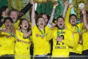 ドルトムント、ドイツ杯優勝！今季で引退のDFピシュチェクが感極まる　ライプツィヒは初タイトル逃す（関連まとめ）