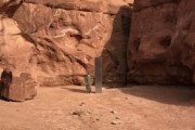 【画像あり】まさか宇宙人？ユタ州の渓谷で謎の柱が発見される。当局も困惑「一体これは何なんだ？」