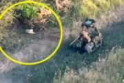 【動画】ロシア軍のドローンと重機関銃ロボットで戦うウクライナ。