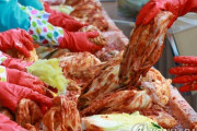 韓国人的には、メインディッシュ【聯合ニュース】４人家族の越冬用のキムチ漬け費用３．３万円　前年比小幅下落＝韓国 [11/15]  [新種のホケモン★]