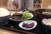 【画像あり】ワイ快活クラブ店員、今日の昼食がこちらｗｗ