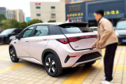 【凄いけど】BYDがここに来て強気‥‥「バッテリーは10年30万km保証」