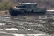 鹵獲された、完全に無傷のドイツ製レオパルド2A4戦車がロシア軍に入り！