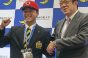 広島ドラ1関学大・黒原拓未に佐々岡監督らが指名あいさつ「新人王を目標に」　16日にドラフト後初登板で4回1失点好投