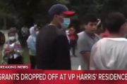 【速報】カマラ・ハリス副大統領の家にバスで移民が降ろされた模様