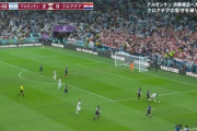 【GIF】メッシさん、異次元のボールキープをしてしまうwwwww