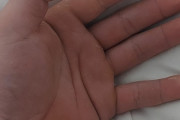 (画像)ワイ、手がデブみたいと言われ咽び泣く