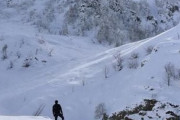【画像】誰もいなかったはずの雪洞に登山者がいるように見えて背筋が凍った