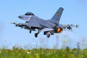 ウクライナ空軍のF-16戦闘機が歴史的な新記録を達成…一回の出撃でミサイル6発撃墜の快挙！