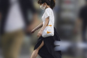 【芸能】田中みな実　極深スリットスカート姿に「プロ意識」が見えた  [ひかり★]