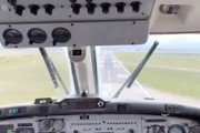 【動画】着陸装置の故障で胴体着陸した飛行機のコクピット映像が公開される。乗員乗客に怪我なし。
