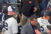 【MLB】ベッツの守備を妨害したヤンキースファンの末路
