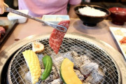 3大一緒に焼肉行ってうざいやつの特徴 「人の育てた肉を横取りする奴」 「肉を一度に大量に焼く奴」