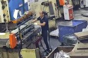 【動画】怖いXcom。中国の工場で撮影された恐ろしい労災事故。