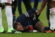 負傷に涙したネイマール、足首は重傷か…トゥヘル「ニュースはない」