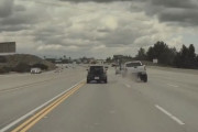 【動画】アメリカの交通事故　もうめちゃくちゃ