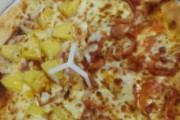 【画像】パイナップルのピザ、美味い