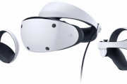 【リーク】PSVR2 23年3月発売　専用コントローラー付499ドル、ヘッドセットのみ399ドル