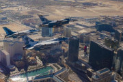 9.11を記念して米空軍第64アグレッサー飛行隊のF-16戦闘機がラスベガス上空でフライオーバーを実施！