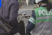 自転車にも「青切符」導入へ　携帯電話のながら運転　5千円～1万2千円検討　酒気帯びなどは「赤切符」