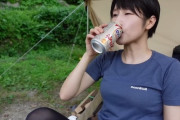 【キャンプ女子YouTuber】大自然でぼっち飲み！ギャップのある飲みっぷりに反響