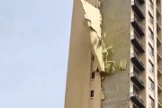 【動画】中国あるある、強風でビルの外壁が「ビロビロド～ン！」と壮大に剥がれ落ちる！