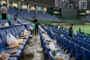 【画像】親日台湾人、東京ドームにゴミを散らかしたまま帰国してしまう