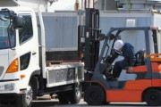 無免許でトラックで工場内移動する仕事あるけどさ