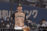 【vsロッテ】日ハム高濱、牽制球をポロリ…