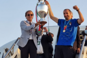 欧州選手権制覇のイタリア代表が凱旋帰国