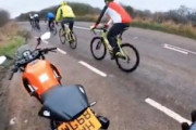 【動画】友達になりたいｗｗｗドップラー効果な自転車乗りが撮影される。