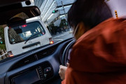 赤信号でブレーキ踏み始めるのめっちゃ早い車いるでしょ？