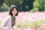 髪を切ってコスモス畑に佇む佐藤絢音が超絶美少女！！！！！！！！！！！！