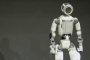 【動画あり】新しいボストン・ダイナミクスの二足歩行ロボット、一周回ってキモくなる