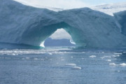 【緊急】南極の氷、割れる・・・（※画像あり）