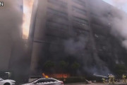韓国ソウルの8階建て商業ビルで大規模な爆発と火災が発生　多数の人が取り残されているか