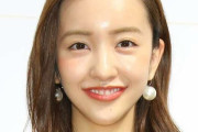 板野友美の1歳娘が「ママそっくり」「ともちん似」　夫・ヤクルト高橋奎二とのラブラブぶりに絶賛