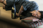 内臓「やめて・・・お酒やめて・・・」　脳みそ「内臓が苦しがってるな・・・酒飲むか！！」