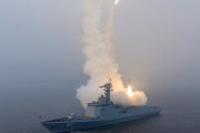 北朝鮮、5千トン級ミサイル駆逐艦「崔賢」で海上試射…金正恩総書記が視察し就役前の性能確認！
