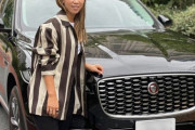 上田桃子　モデルチェンジした愛車「ジャガー」と2ショット「品があってカッコイイ。更に運転しやすくなってます」