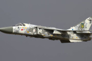 退役済みのSu-24を輸送するロシア軍、ウクライナ空軍の攻撃を偽装か？