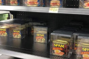 ハワイのスーパーマーケットで厳重に鍵をかけられている食品が「これ」らしい　海外の反応