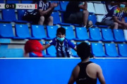 ◆朗報◆マジョルカFW久保建英くんさん、アウェイでも人気！アラベスの子供サポにユニをねだられる