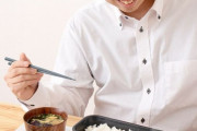 外国人「日本が1人用の弁当サイズの炊飯器を販売してるぞ！」